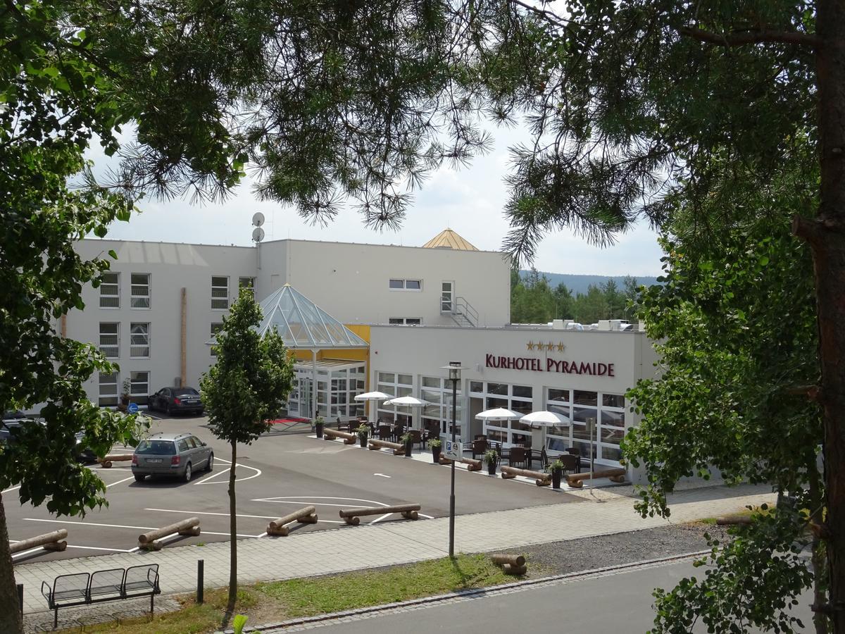 Kurhotel Pyramide Sibyllenbad Нойальбенройт Экстерьер фото